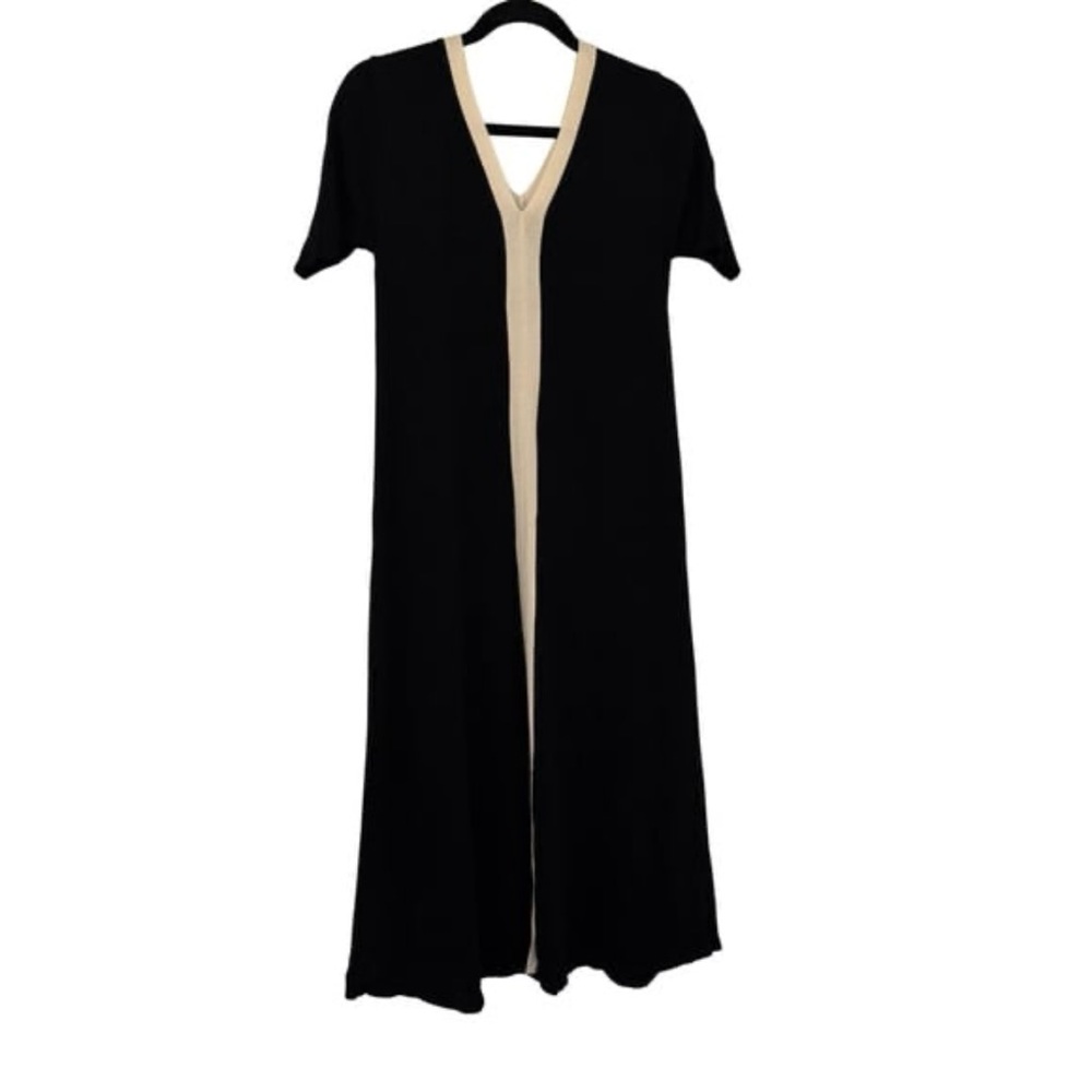 NEW | Black and Cream Knit Short Sleeve V Neck Midi Dress | Size Medium